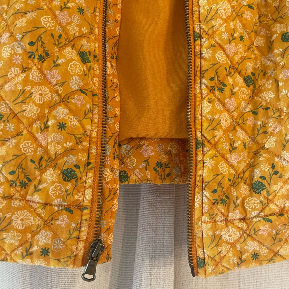 Adorable, colorful cropped quilted jacket by Sonoma / yellow floral size medium - Picture 4 of 9